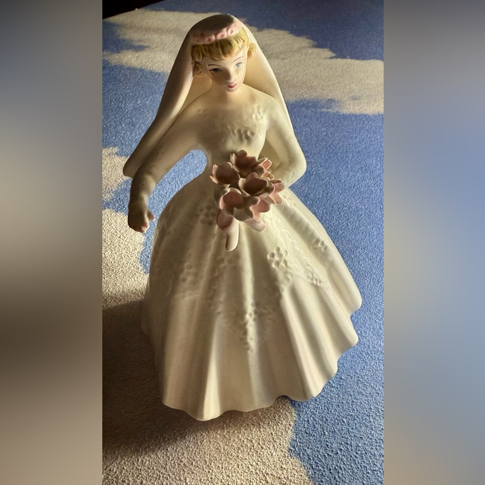 Vintage Napco or Lefton Bride in lace gown and pink flowers